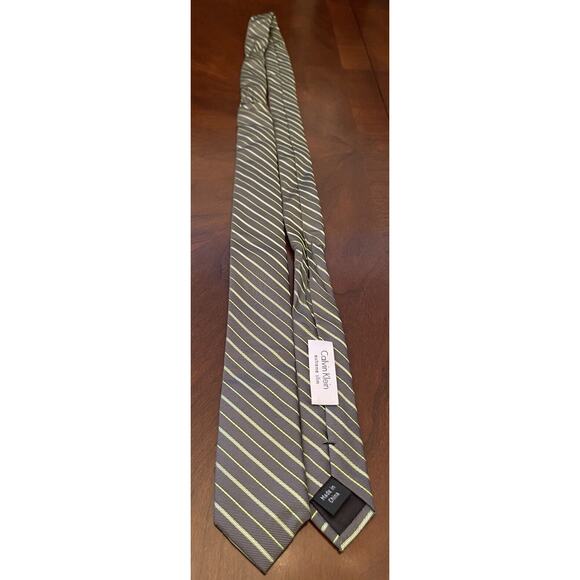 Calvin Klein Gray Green 100% Silk Men’s Neck Tie Made In China - Picture 3 of 10